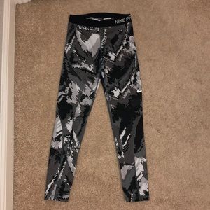 GREY NIKE ARMY LEGGINGS